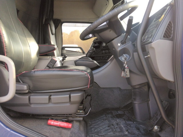 UDトラックスクオントレーラーヘッド（トラクターヘッド）大型（10t）[写真23]