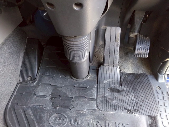 UDトラックスクオントレーラーヘッド（トラクターヘッド）大型（10t）[写真26]