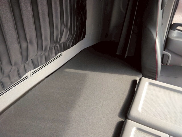 UDトラックスクオントレーラーヘッド（トラクターヘッド）大型（10t）[写真27]