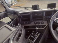 UDトラックスクオントレーラーヘッド（トラクターヘッド）大型（10t）[写真30]