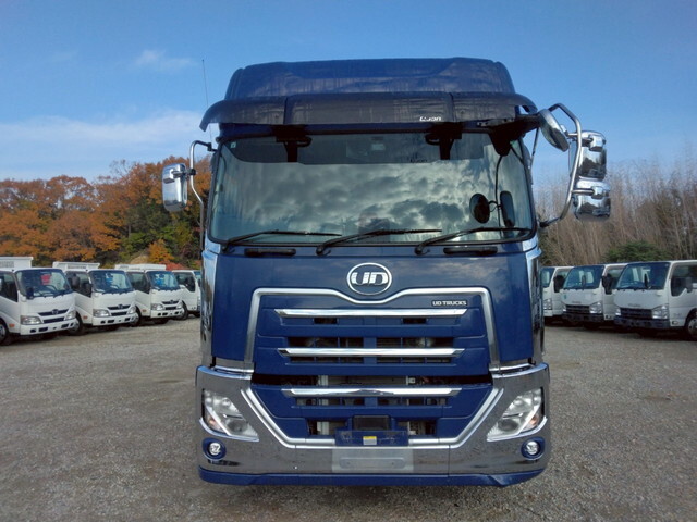 UDトラックスクオントレーラーヘッド（トラクターヘッド）大型（10t）[写真03]