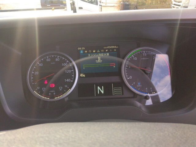 UDトラックスクオントレーラーヘッド（トラクターヘッド）大型（10t）[写真31]