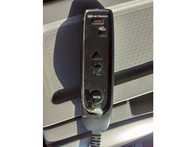 UDトラックスクオントレーラーヘッド（トラクターヘッド）大型（10t）[写真36]