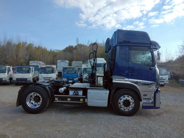 UDトラックスクオントレーラーヘッド（トラクターヘッド）大型（10t）[写真06]