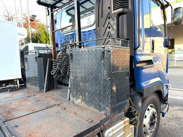 いすゞギガトレーラーヘッド（トラクターヘッド）大型（10t）[写真12]