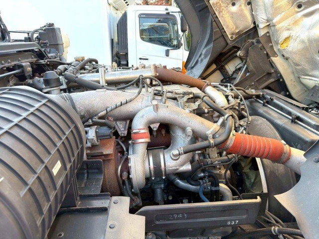 いすゞギガトレーラーヘッド（トラクターヘッド）大型（10t）[写真17]