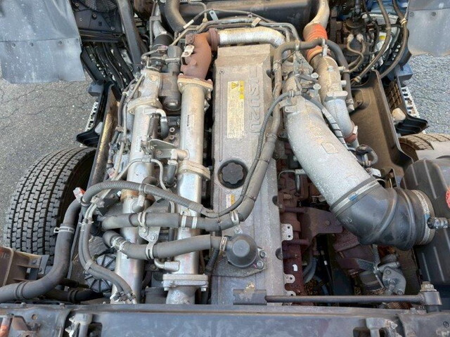 いすゞギガトレーラーヘッド（トラクターヘッド）大型（10t）[写真18]