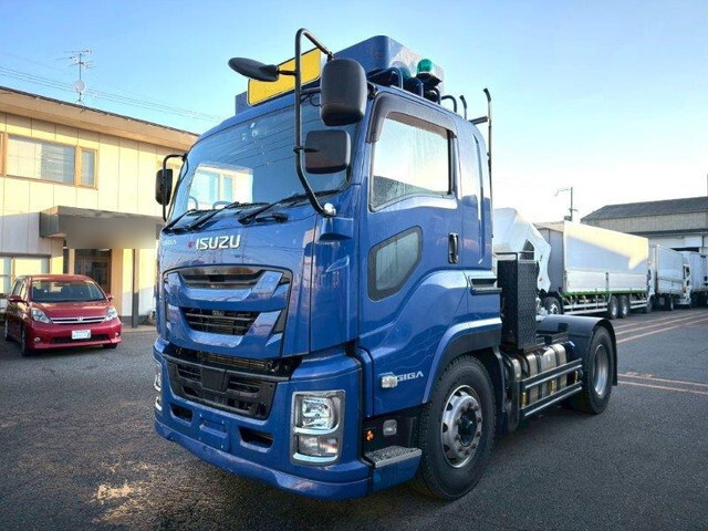 いすゞギガトレーラーヘッド（トラクターヘッド）大型（10t）[写真03]