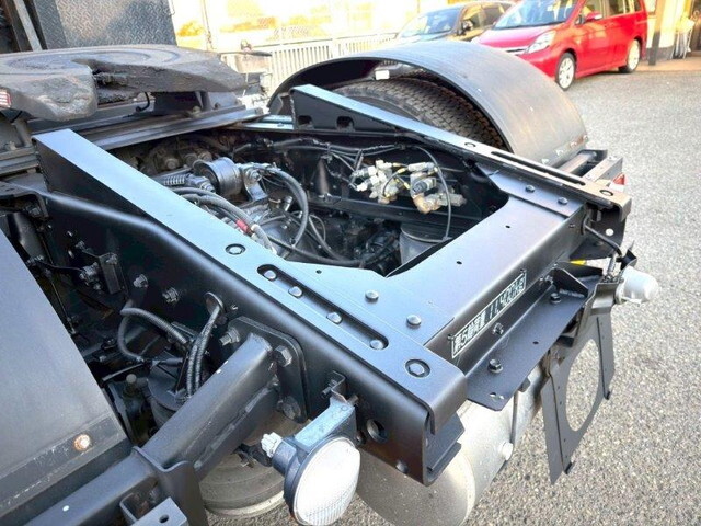 いすゞギガトレーラーヘッド（トラクターヘッド）大型（10t）[写真08]