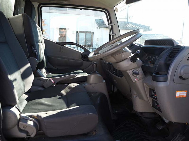 日産アトラスパネルバン小型（2t・3t）[写真30]