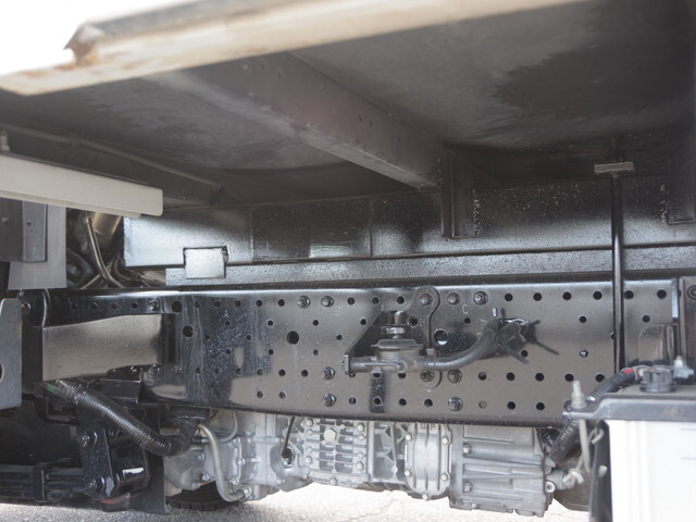 いすゞエルフアルミバン小型（2t・3t）[写真06]