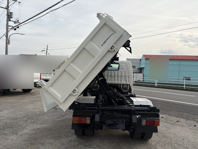 日野デュトロ三転ダンプ小型（2t・3t）[写真02]