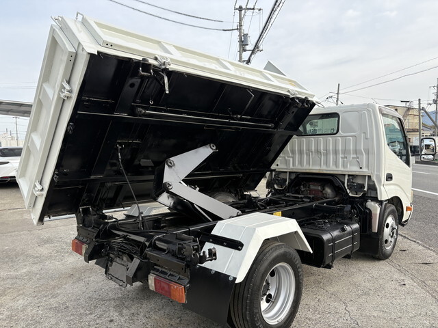 日野デュトロ三転ダンプ小型（2t・3t）[写真04]