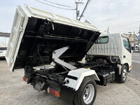 日野デュトロ三転ダンプ小型（2t・3t）[写真05]