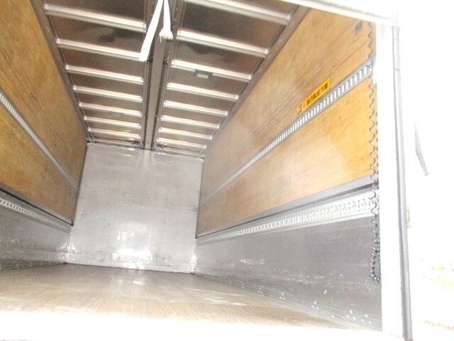 いすゞフォワードアルミウイング中型（4t）[写真12]