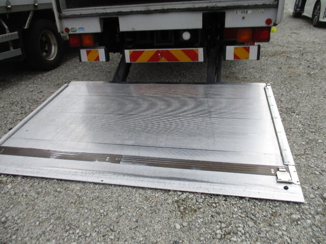 いすゞフォワードアルミウイング中型（4t）[写真09]