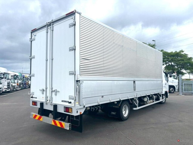 三菱ふそうファイターアルミウイング中型（4t）[写真04]