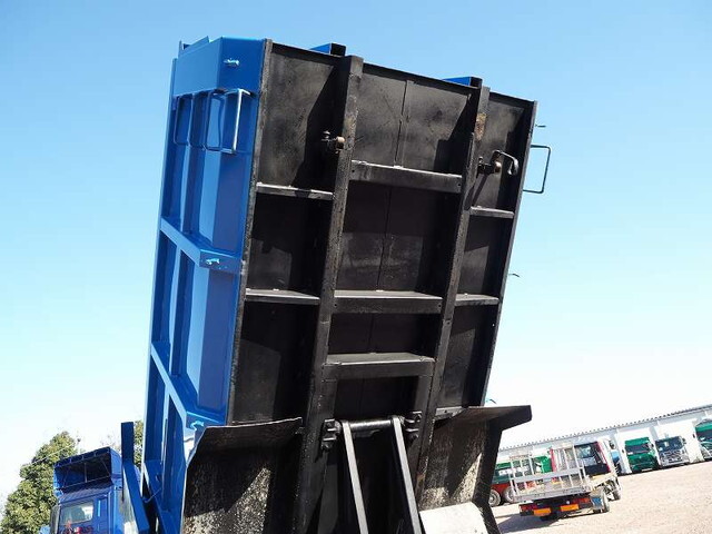 いすゞエルフ深ダンプ（土砂禁ダンプ）小型（2t・3t）[写真13]