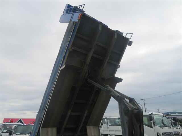 三菱ふそうスーパーグレートダンプ大型（10t）[写真21]