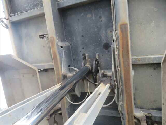 三菱ふそうスーパーグレートダンプ大型（10t）[写真23]