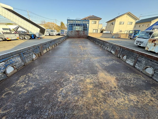 三菱ふそうスーパーグレート平ボディ大型（10t）[写真11]