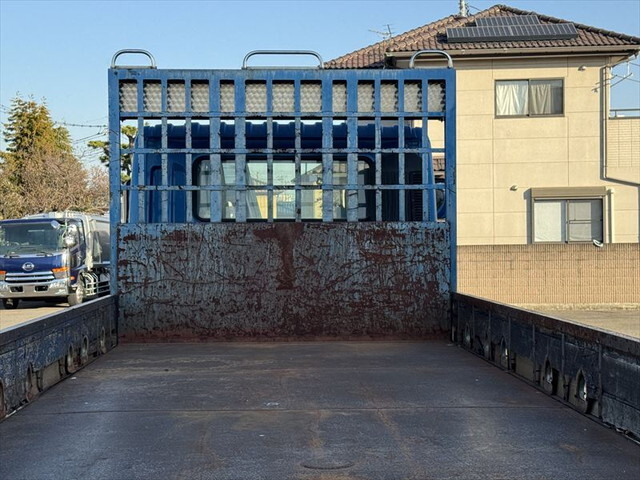 三菱ふそうスーパーグレート平ボディ大型（10t）[写真12]