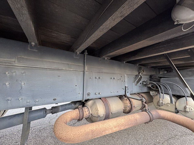 三菱ふそうスーパーグレート平ボディ大型（10t）[写真06]