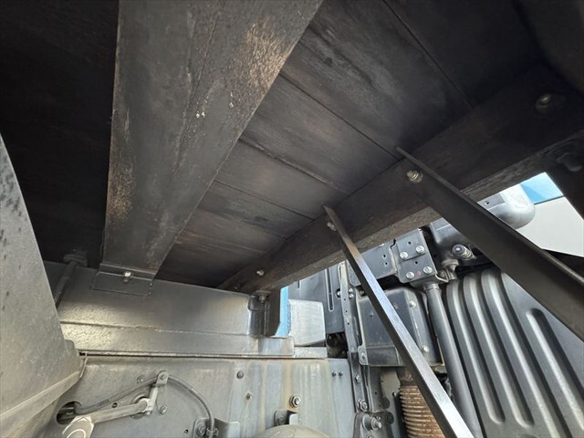 三菱ふそうスーパーグレート平ボディ大型（10t）[写真07]