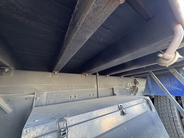 三菱ふそうスーパーグレート平ボディ大型（10t）[写真09]