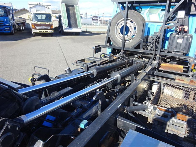 三菱ふそうファイターコンテナ専用車増トン（6t・8t）[写真15]