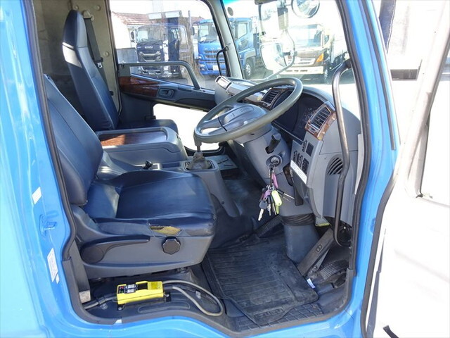 三菱ふそうファイターコンテナ専用車増トン（6t・8t）[写真17]