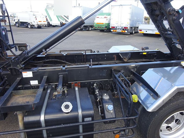 三菱ふそうファイターコンテナ専用車増トン（6t・8t）[写真05]