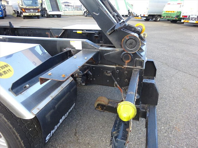 三菱ふそうファイターコンテナ専用車増トン（6t・8t）[写真06]