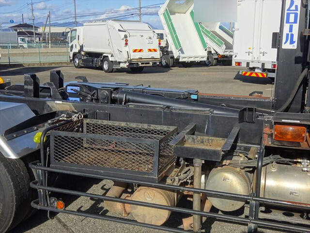 三菱ふそうファイターコンテナ専用車増トン（6t・8t）[写真09]