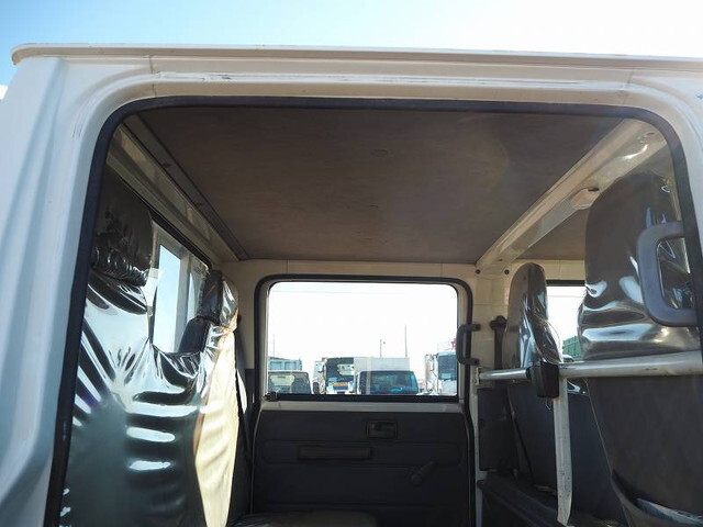 いすゞエルフダブルキャブ（Wキャブ）小型（2t・3t）[写真28]