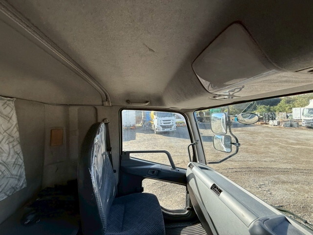 三菱ふそうファイタータンク車（タンクローリー）増トン（6t・8t）[写真10]