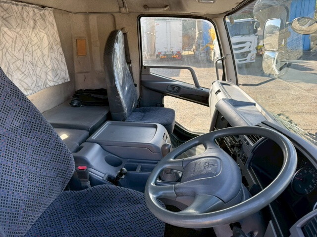 三菱ふそうファイタータンク車（タンクローリー）増トン（6t・8t）[写真20]