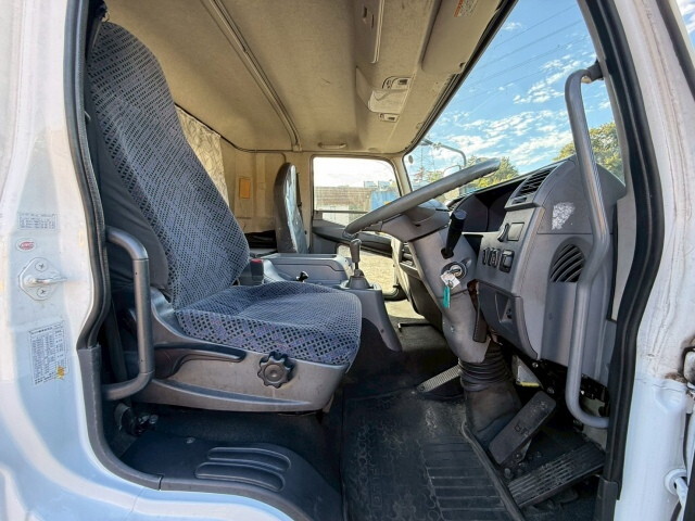 三菱ふそうファイタータンク車（タンクローリー）増トン（6t・8t）[写真22]