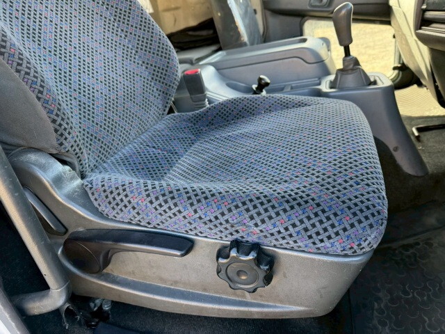 三菱ふそうファイタータンク車（タンクローリー）増トン（6t・8t）[写真23]