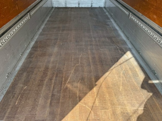 三菱ふそうファイターアルミウイング中型（4t）[写真13]