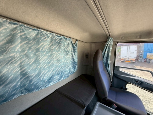 三菱ふそうファイターアルミウイング中型（4t）[写真14]