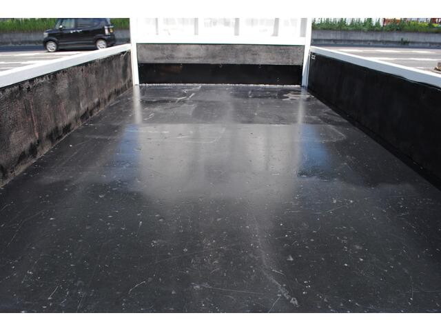 日野デュトロ平ボディ小型（2t・3t）[写真13]