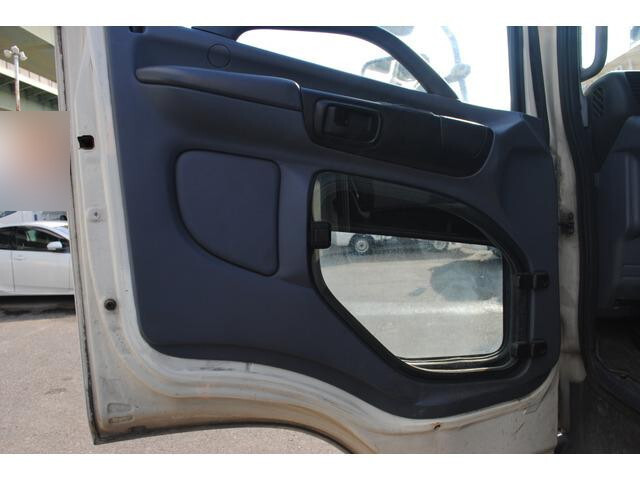 日野レンジャーコンテナ専用車増トン（6t・8t）[写真24]