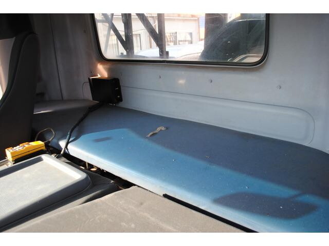 日野レンジャーコンテナ専用車増トン（6t・8t）[写真28]