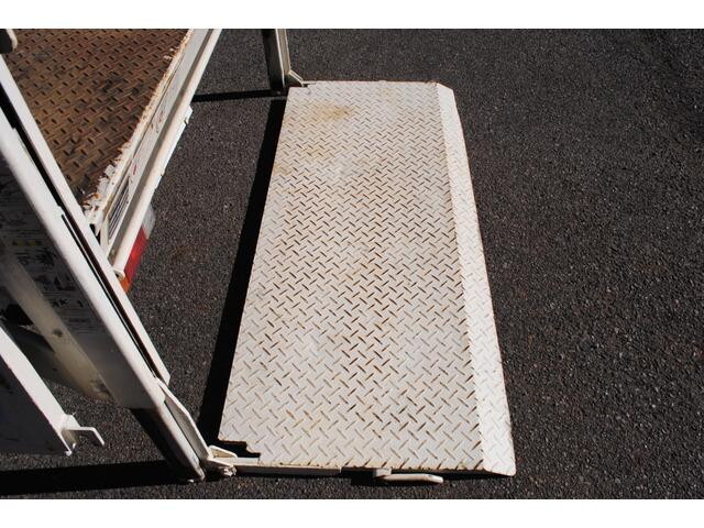 日産バネット平ボディ小型（2t・3t）[写真13]