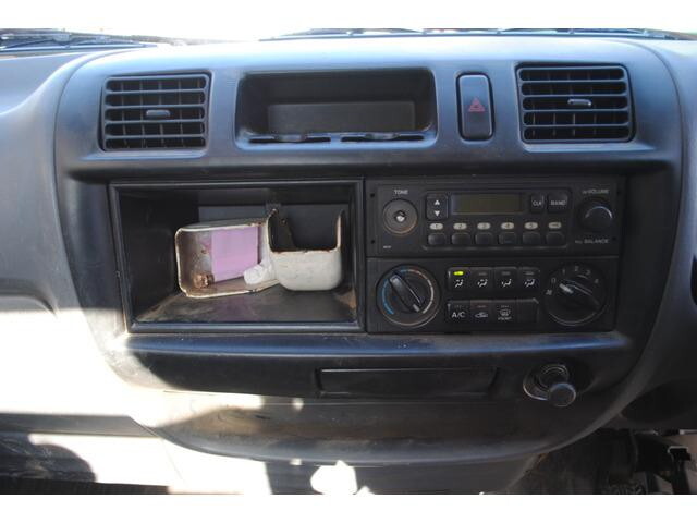 日産バネット平ボディ小型（2t・3t）[写真29]