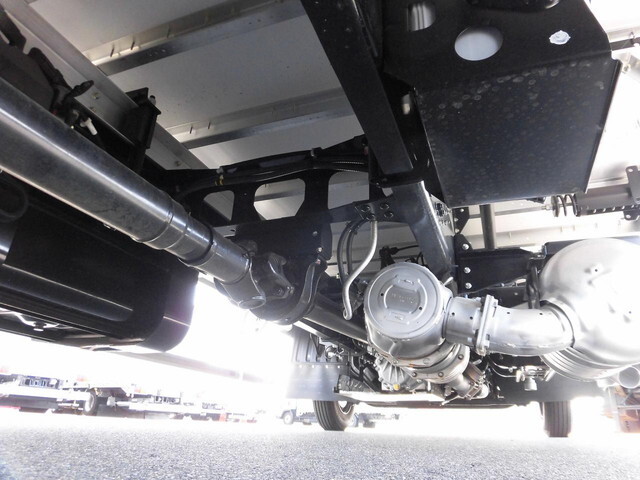 三菱ふそうファイターアルミウイング中型（4t）[写真11]