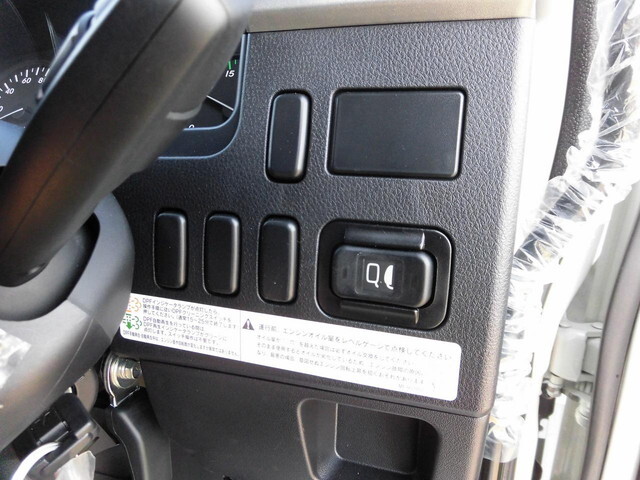 三菱ふそうファイターアルミウイング中型（4t）[写真20]