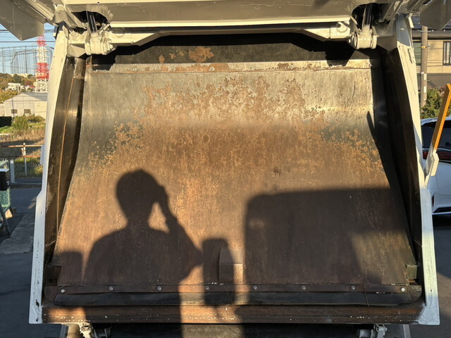 三菱ふそうキャンターパッカー車（塵芥車）小型（2t・3t）[写真16]