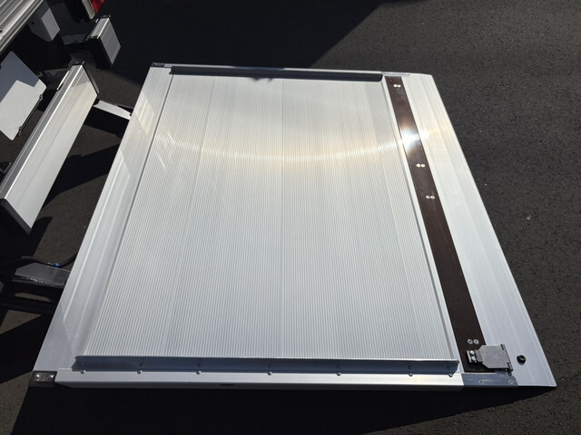 三菱ふそうキャンターアルミバン小型（2t・3t）[写真11]